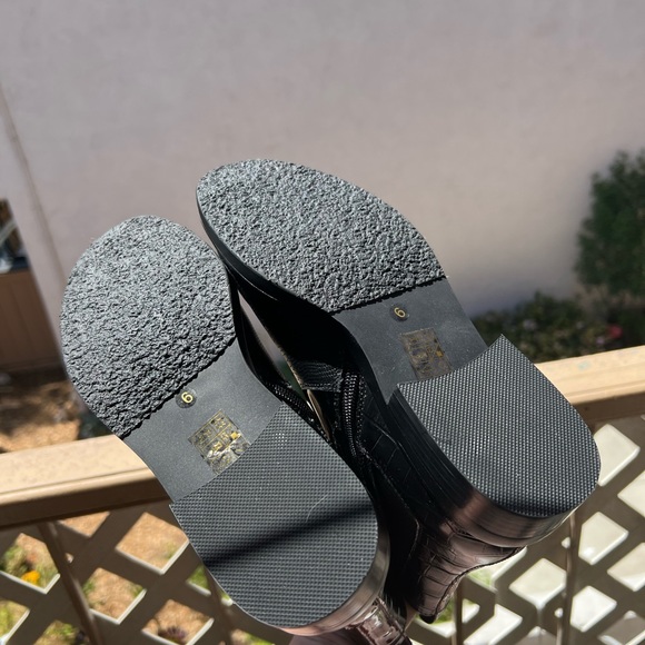 Jeffrey Campbell Corrode Chelsea Boot - Picture 7 of 11